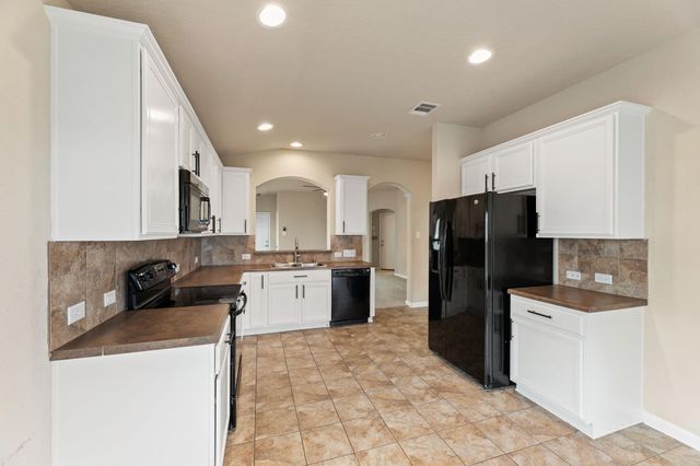 582 Briggs DR, New Braunfels, TX 78130