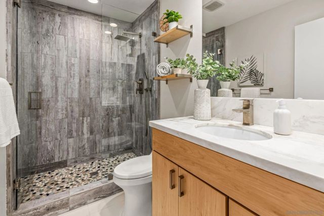 808 Caminito Azul, Carlsbad, CA 92011