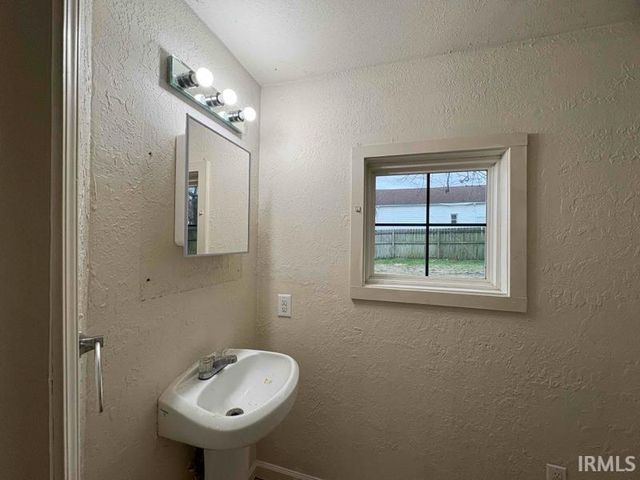 621 N Fulton Avenue, Evansville, IN 47710