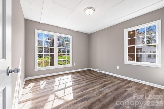 2916 Braewood Place, Charlotte, NC 28226