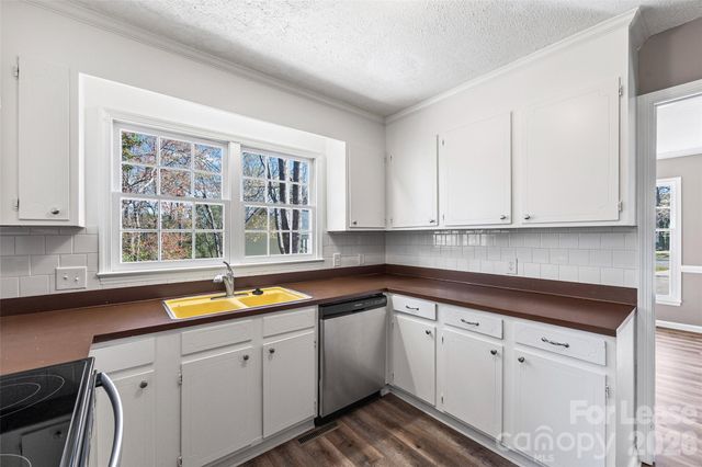 2916 Braewood Place, Charlotte, NC 28226