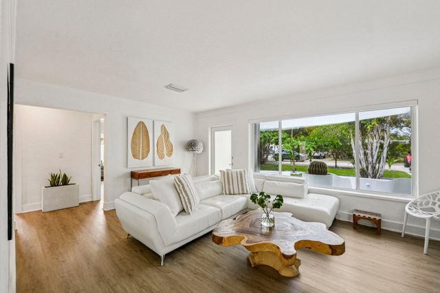 1910 NE 17th Terrace, Fort Lauderdale, FL 33305