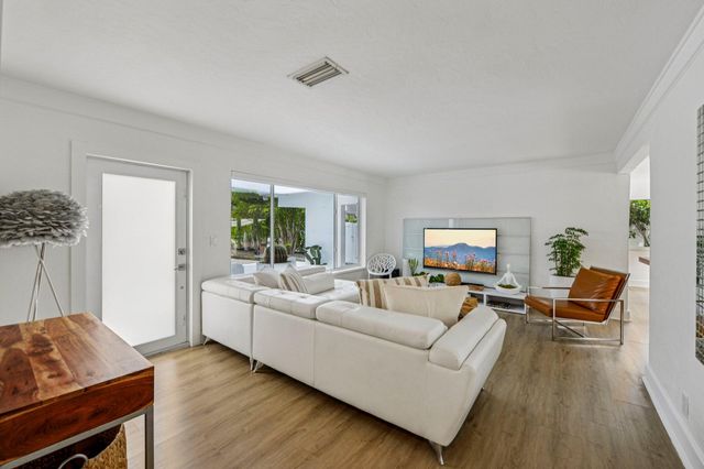 1910 NE 17th Terrace, Fort Lauderdale, FL 33305