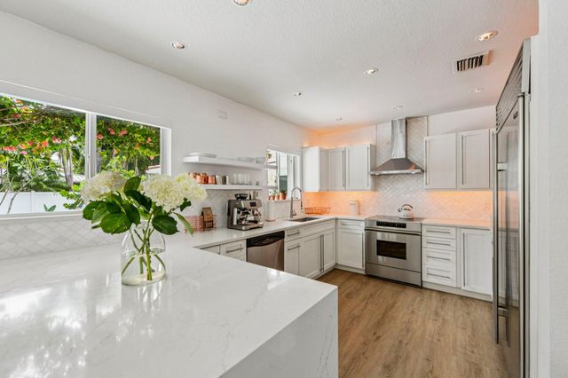 1910 NE 17th Terrace, Fort Lauderdale, FL 33305