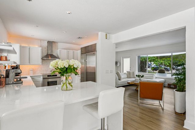 1910 NE 17th Terrace, Fort Lauderdale, FL 33305