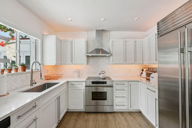 1910 NE 17th Terrace, Fort Lauderdale, FL 33305