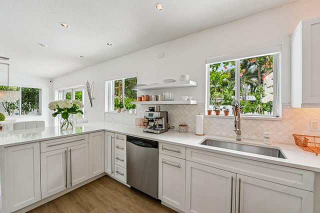 1910 NE 17th Terrace, Fort Lauderdale, FL 33305