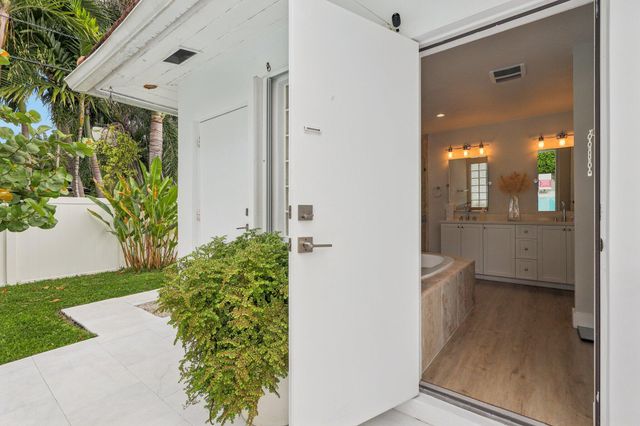 1910 NE 17th Terrace, Fort Lauderdale, FL 33305