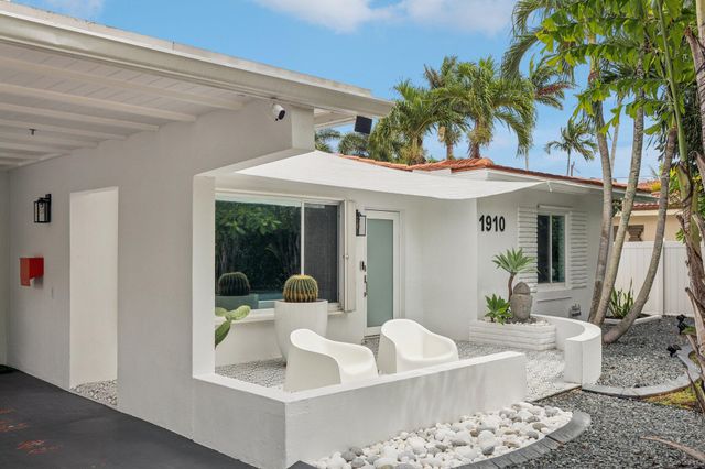 1910 NE 17th Terrace, Fort Lauderdale, FL 33305