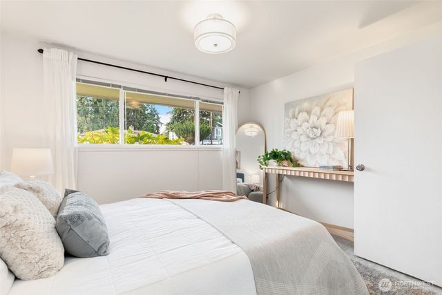 7515 215th Street SW, Edmonds, WA 98026