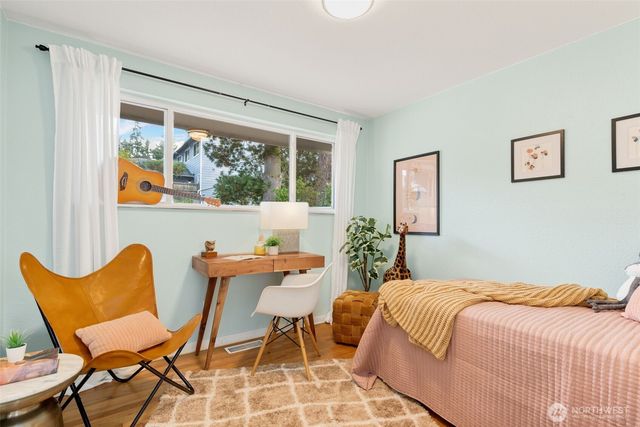7515 215th Street SW, Edmonds, WA 98026