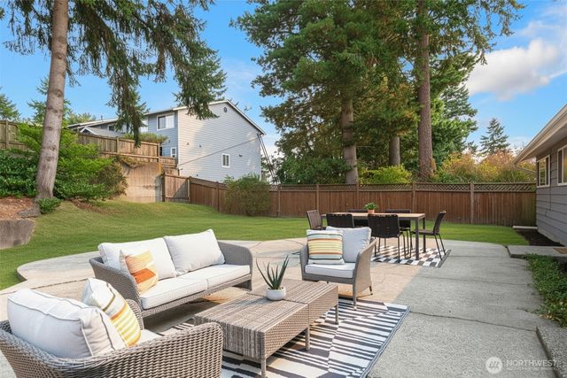 7515 215th Street SW, Edmonds, WA 98026