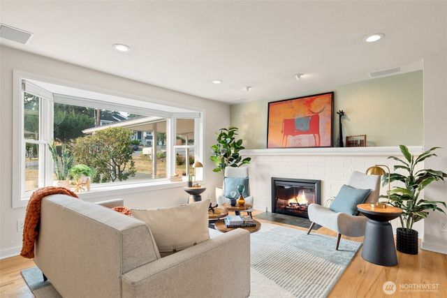 7515 215th Street SW, Edmonds, WA 98026