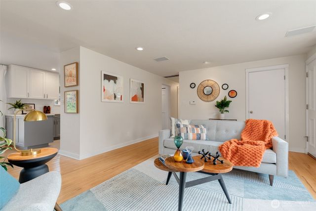 7515 215th Street SW, Edmonds, WA 98026