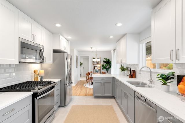 7515 215th Street SW, Edmonds, WA 98026