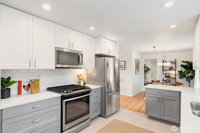 7515 215th Street SW, Edmonds, WA 98026
