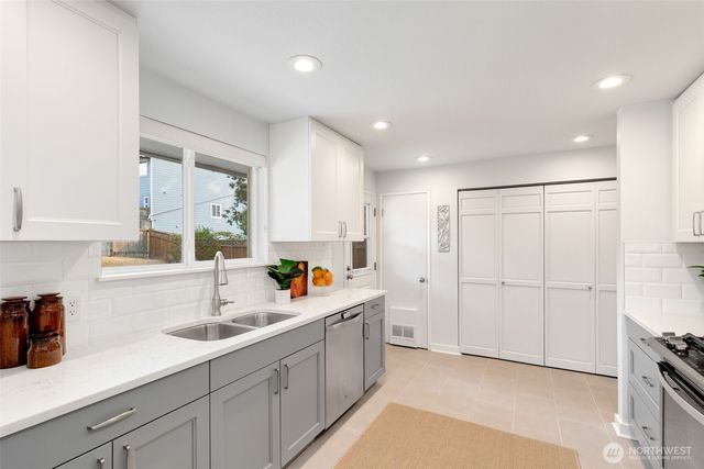 7515 215th Street SW, Edmonds, WA 98026