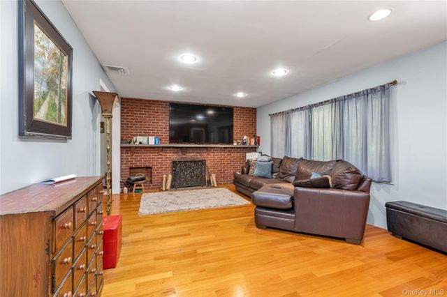 21 Laurel Avenue, Sea Cliff, NY 11579