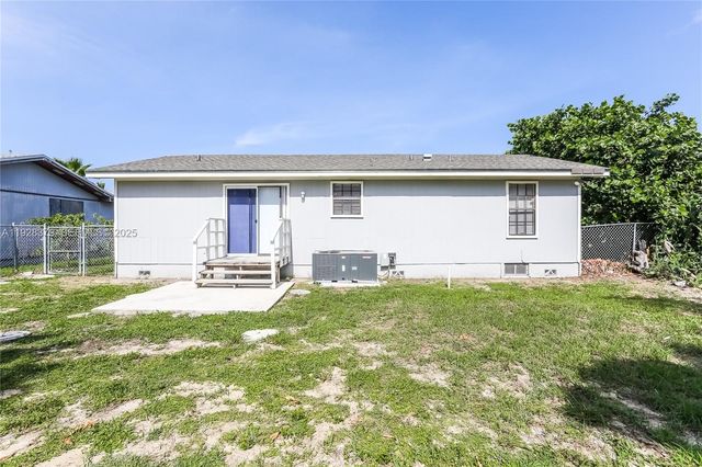 7303 Thatcher Ave 0, Lake Worth, FL 33462