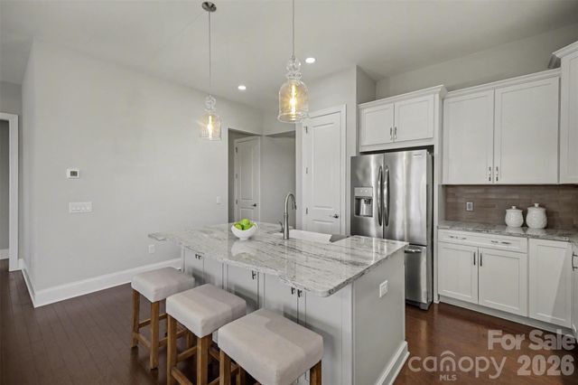 15828 Vale Ridge Drive, Charlotte, NC 28278