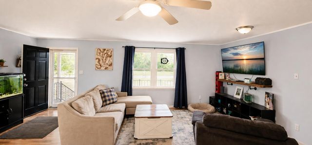 124 Whistling Swan Road, Elloree, SC 29047