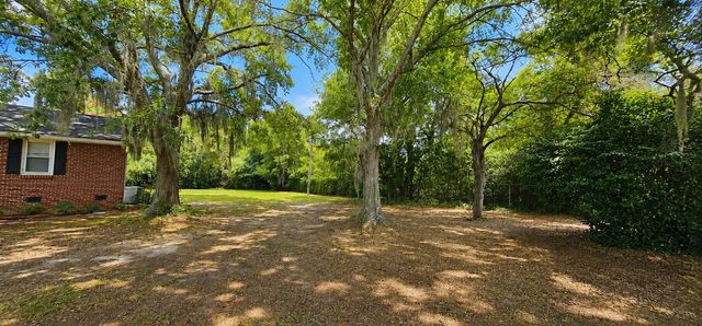 124 Whistling Swan Road, Elloree, SC 29047