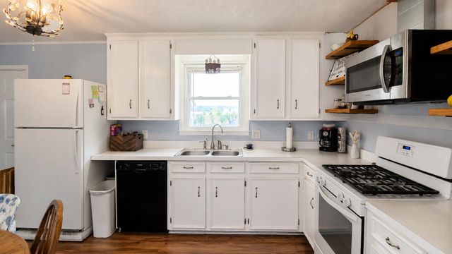 124 Whistling Swan Road, Elloree, SC 29047