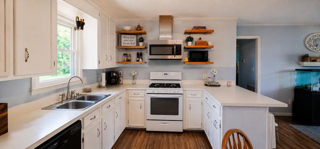 124 Whistling Swan Road, Elloree, SC 29047