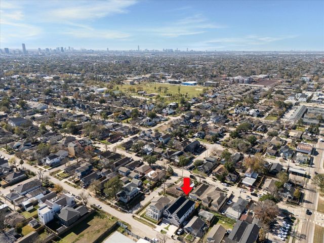 1303 Cordel Street B, Houston, TX 77009