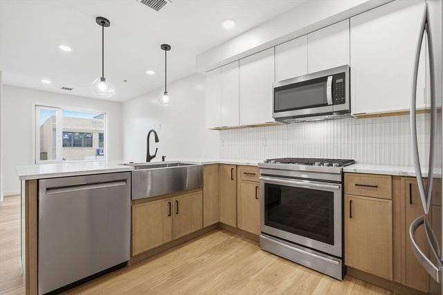 457 W Broadway 203, Boston, MA 02127