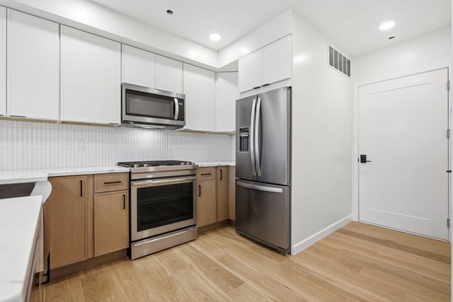 457 W Broadway 203, Boston, MA 02127
