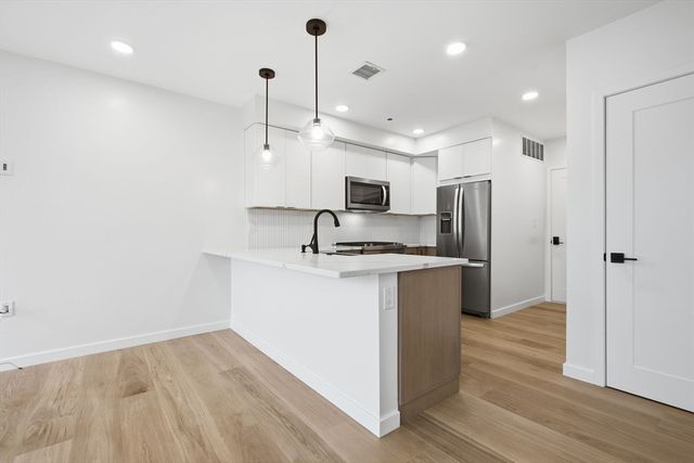 457 W Broadway 203, Boston, MA 02127