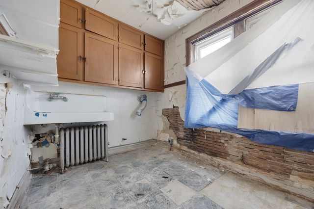 8104 S South Shore Drive, Chicago, IL 60617