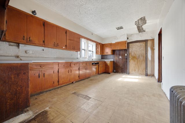 8104 S South Shore Drive, Chicago, IL 60617