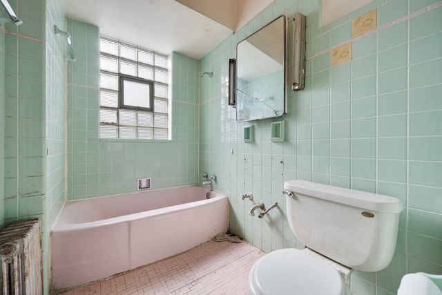 8104 S South Shore Drive, Chicago, IL 60617