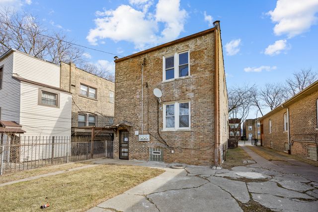 8104 S South Shore Drive, Chicago, IL 60617