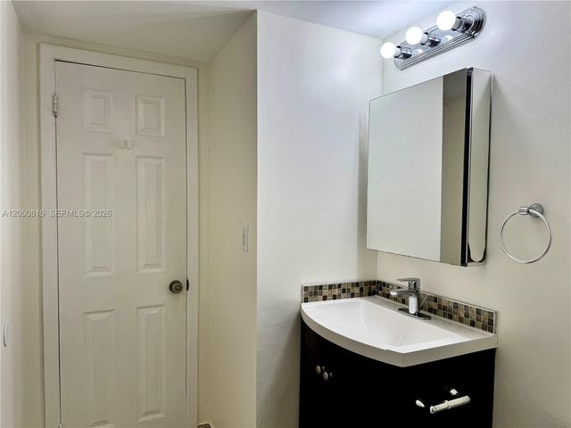 2780 NE 183rd Street 2012, Aventura, FL 33160