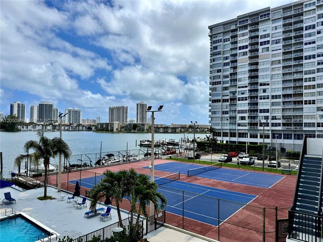 2780 NE 183rd Street 2012, Aventura, FL 33160