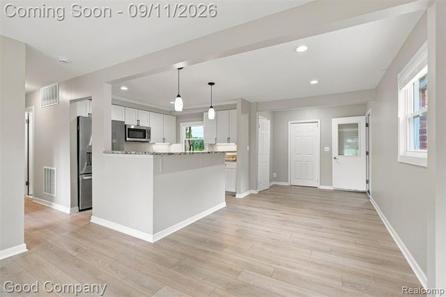 5800 Cambrook Lane, Waterford, MI 48329