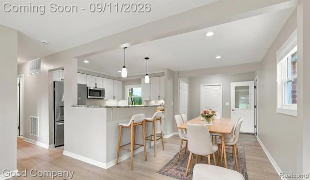 5800 Cambrook Lane, Waterford, MI 48329