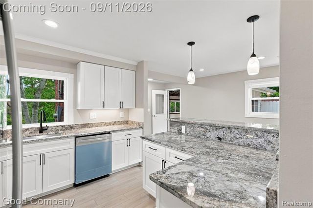 5800 Cambrook Lane, Waterford, MI 48329
