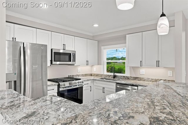 5800 Cambrook Lane, Waterford, MI 48329