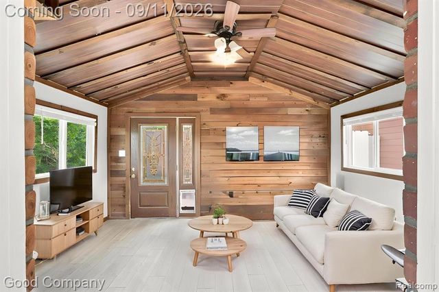5800 Cambrook Lane, Waterford, MI 48329