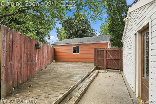 5800 Cambrook Lane, Waterford, MI 48329