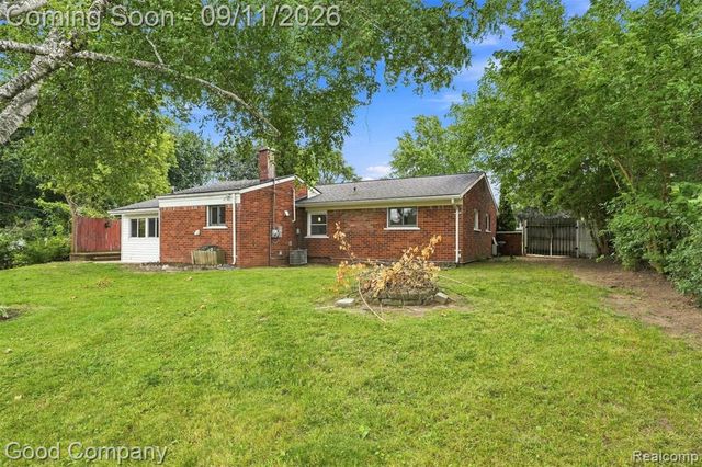 5800 Cambrook Lane, Waterford, MI 48329