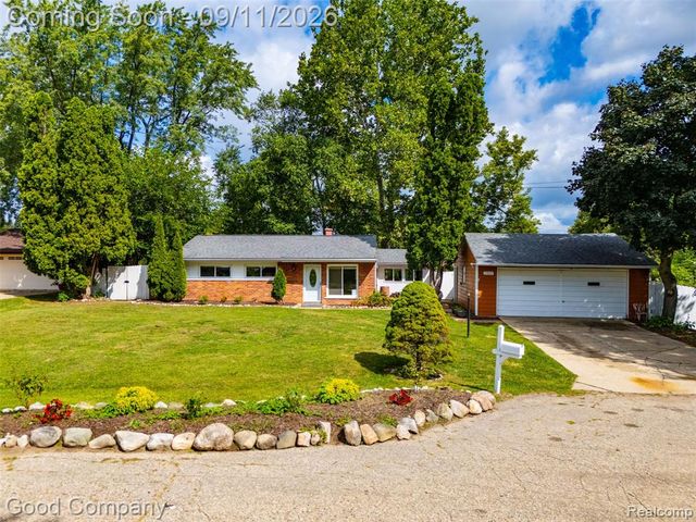5800 Cambrook Lane, Waterford, MI 48329
