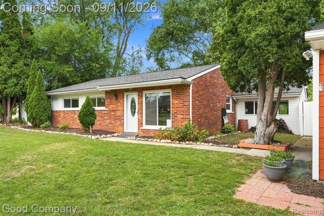 5800 Cambrook Lane, Waterford, MI 48329