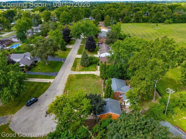 5800 Cambrook Lane, Waterford, MI 48329
