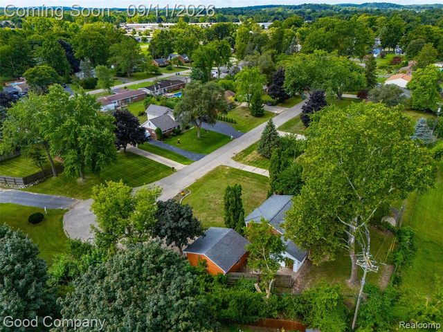 5800 Cambrook Lane, Waterford, MI 48329