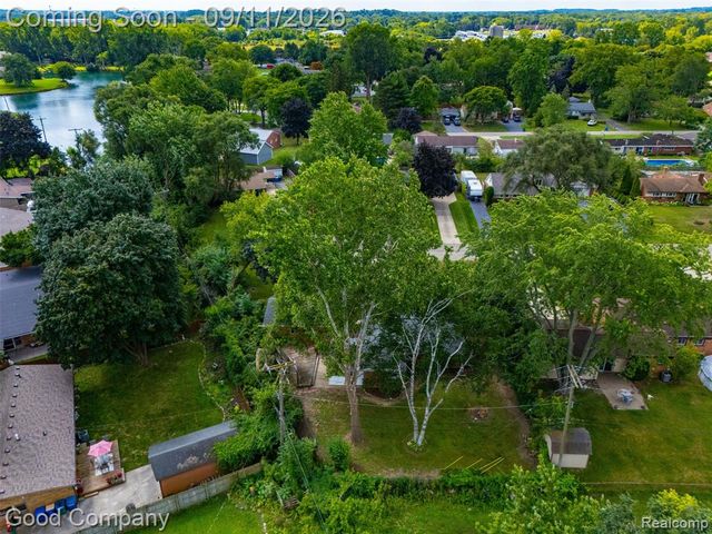 5800 Cambrook Lane, Waterford, MI 48329